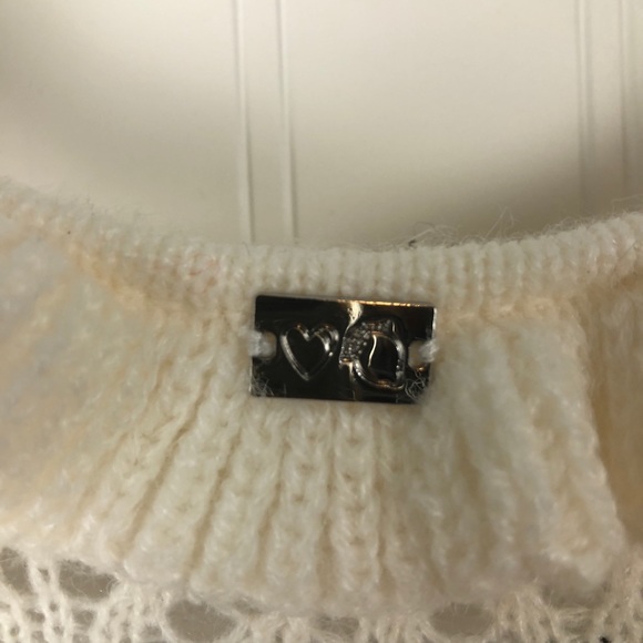 FOR LOVE & LEMONS Pearl V-Neck Cropped Sweater - Picture 8 of 9